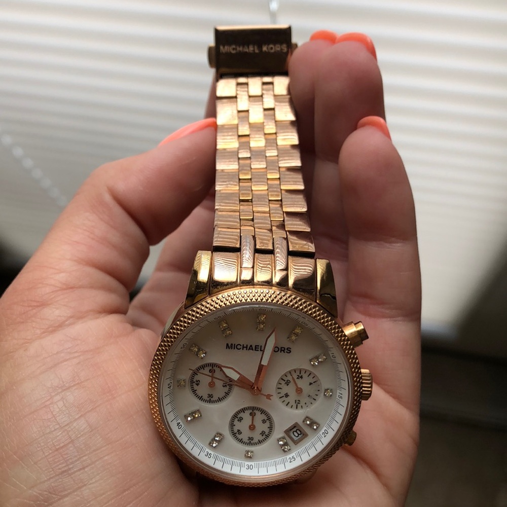 Rose gold Michael Kors watch - Picture 2 of 3